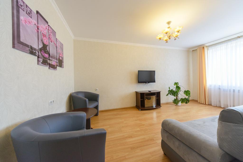 קייב Artal Apartment On Obolonskaya Square 3 מראה חיצוני תמונה