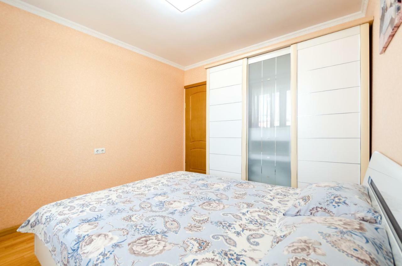 קייב Artal Apartment On Obolonskaya Square 3 מראה חיצוני תמונה