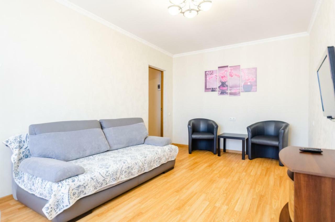 קייב Artal Apartment On Obolonskaya Square 3 מראה חיצוני תמונה