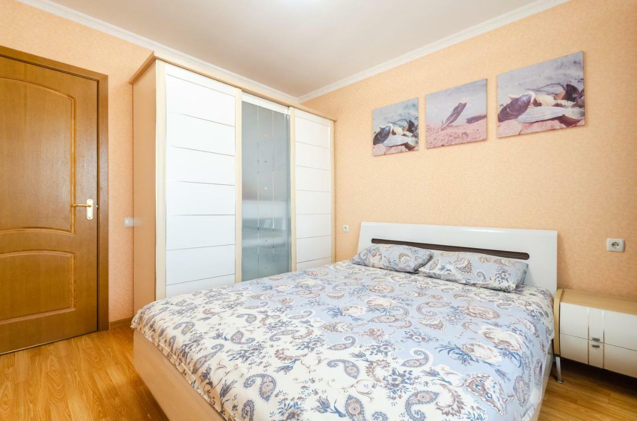 קייב Artal Apartment On Obolonskaya Square 3 מראה חיצוני תמונה